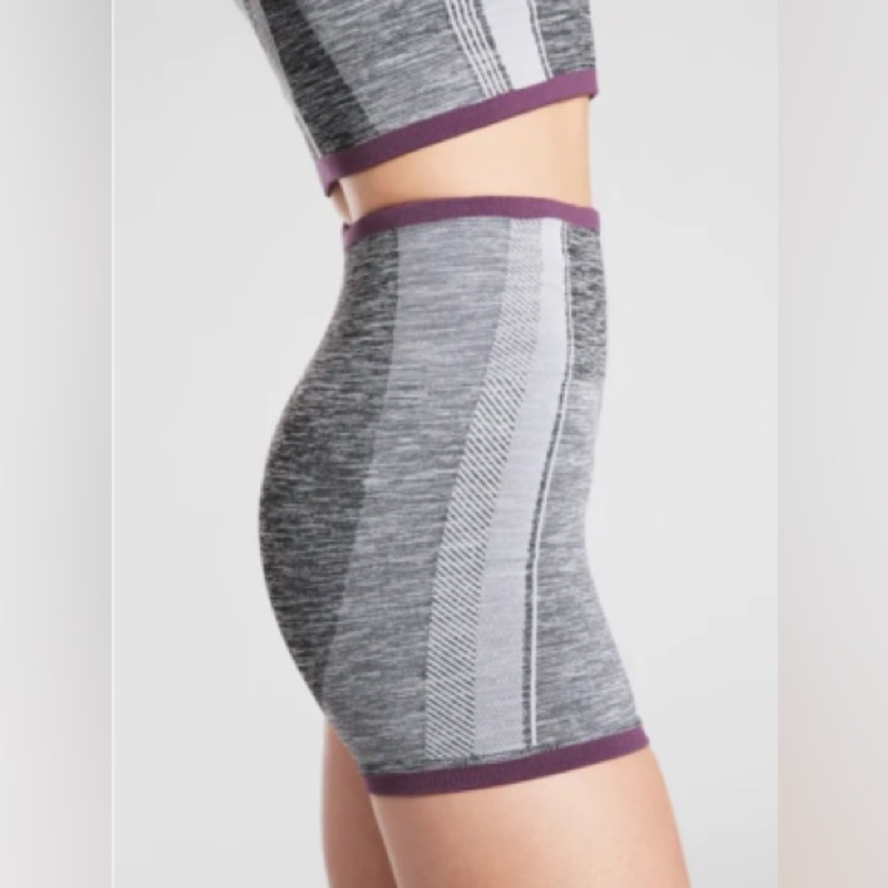 Athleta SET Medium Impact Bra, Shorts 3.5” Seamless Heather Gray Purple Layered
